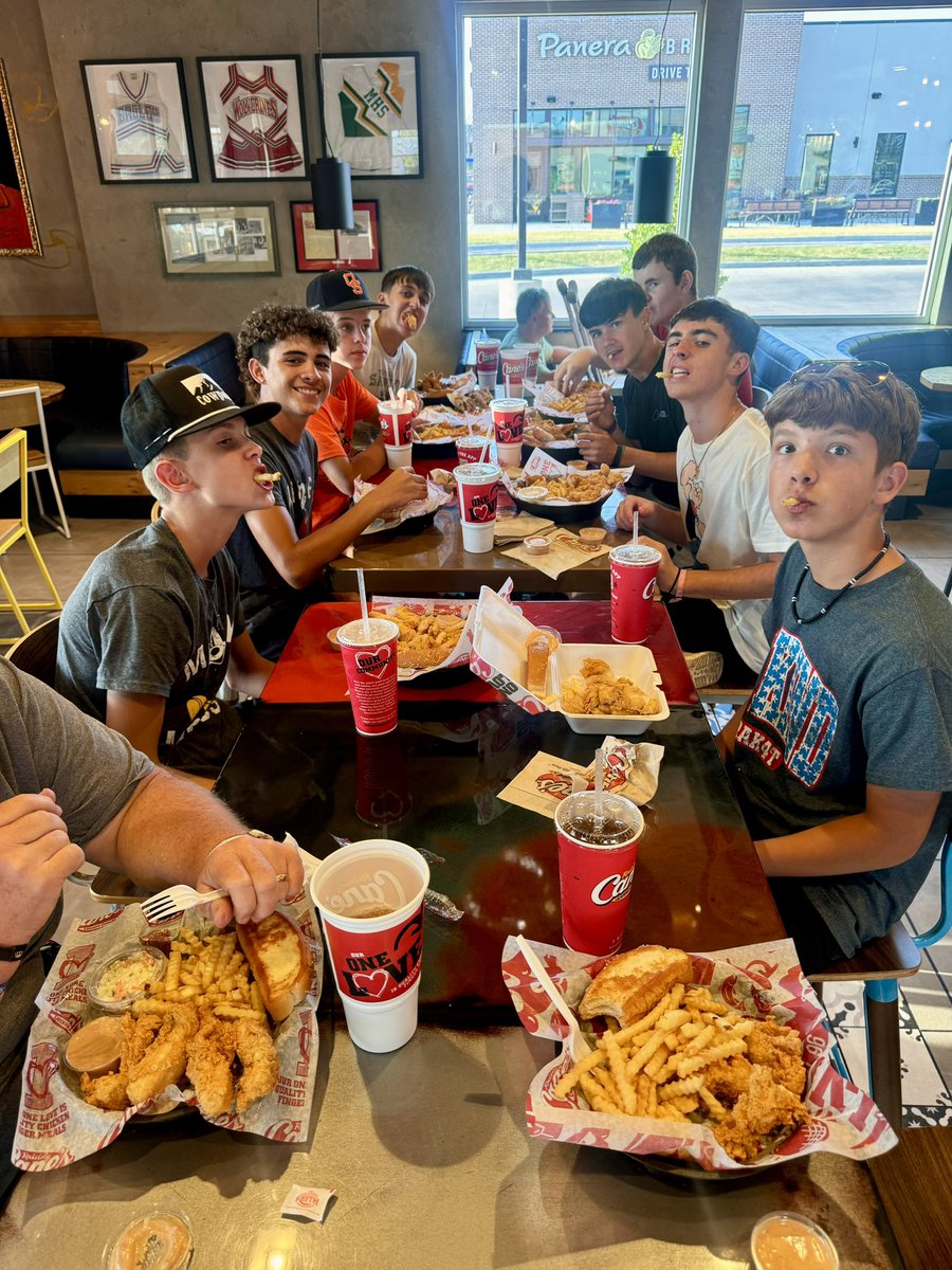MVG_Hoops's tweet photo. End of summer team outing ✅✅✅ Missing a few in these pictures.. but these guys are ready to get going! Come check us out this season. Stay tuned. 👀🏀💭 #MVG #Tigers https://t.co/9DekLNvSFp