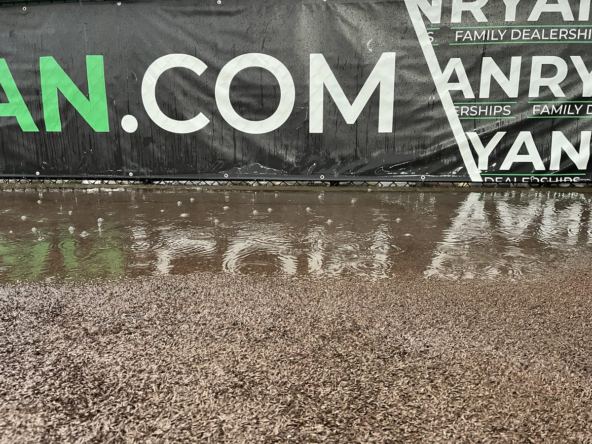 owen_pxp's tweet photo. Enjoying the rain delay from the beaches of Lake Corbett and listening to @MankatoMoonDogs baseball.
7th inning is somewhere on the horizon🫤
#TooHot2Handle https://t.co/bmqrjRpgxE