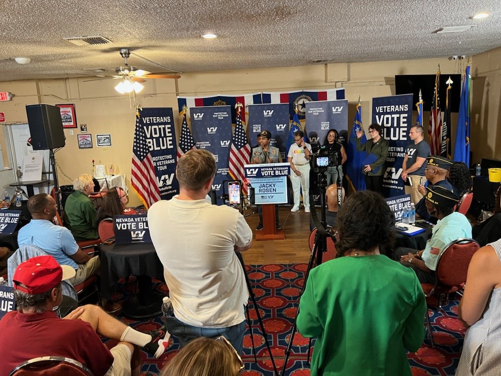 ReubenDSilvaNV's tweet image. Honored to participate in a press conference today with U.S. Senator Jacky Rosen highlighting the tremendous work she has done for Nevada veterans and our families. Thank you Senator for being one of our strongest advocates in D.C.!
#SupportVets #VoteBlue @rosenfornevada