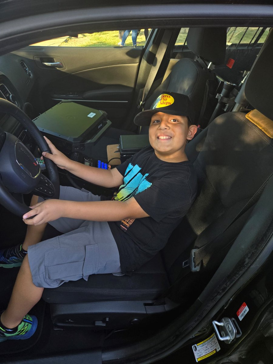 NEStatePatrol's tweet photo. National Night Out events across the state highlight today on the #NSPSummer Tour! Trooper Thompson is finding #FutureTroopers tonight!
📍Fremont - Dodge County https://t.co/lWrMOTdbpo