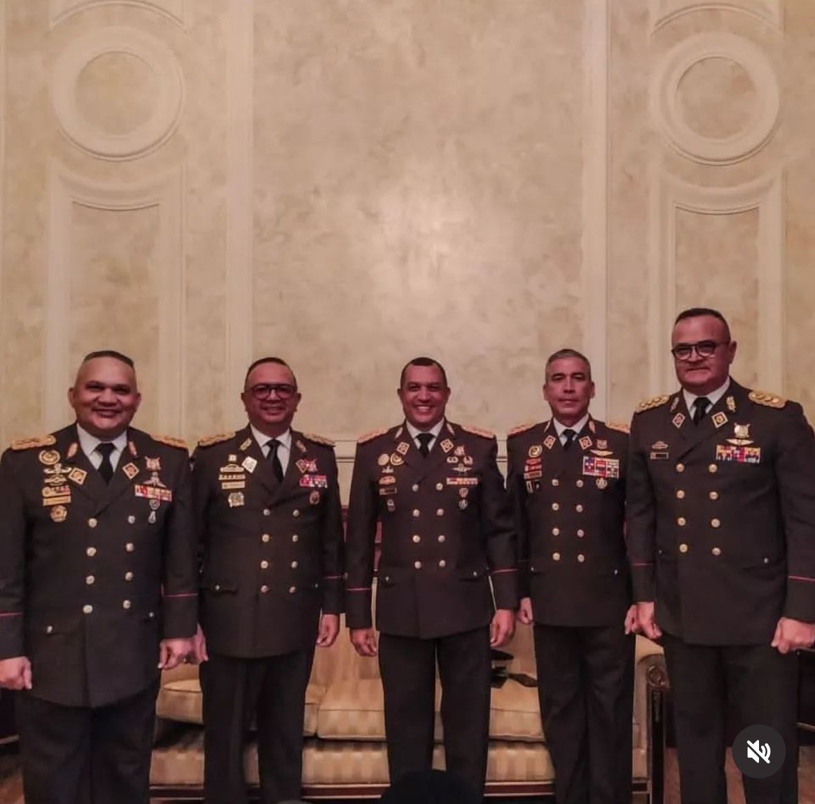 FelixOsorioG's tweet photo. Sesión Solemne desde la Asamblea Nacional, con motivo de la  Conmemoración al BICENTENARIO de la BATALLA de JUNÍN. El discurso de orden lo dictó el  doctor Omar Hurtado Rayugsen. Felicitaciones profesor. https://t.co/odDQfYzg46