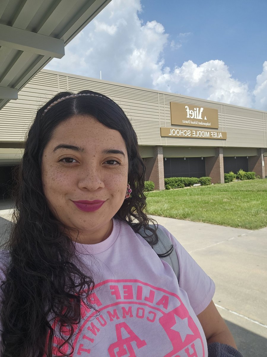 MsSandtotheoval's tweet image. From an AMS Alumni class of 2012 to now a teacher, it was bittersweet to walk the hallways now as a professional. Alief Summit Day 2 :Math Problem Solving Approach exemplar modeled by me, 4th grade I am ready for you✅️ #bobcatbusiness #settingthestage @AliefISD @ajbushelem