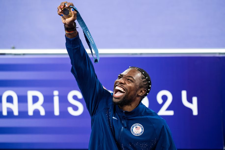 History_DAO's tweet photo. Noah Lyles wins gold in the men’s 100m at the 2024 Paris Olympics with a time of 9.88 seconds, becoming the first American to win since 2004. A historic moment for Team USA in track and field!

✍️This moment has been recorded on #HistoryDAO.

Mint Link: https://t.co/5YR2ubK1YB

#Olympics #Paris2024 #NoahLyles #GoldMedal $HAO