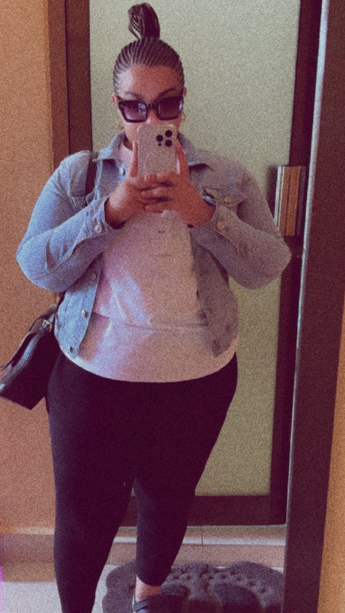 Mean while ❤️ early morning mirror selfies