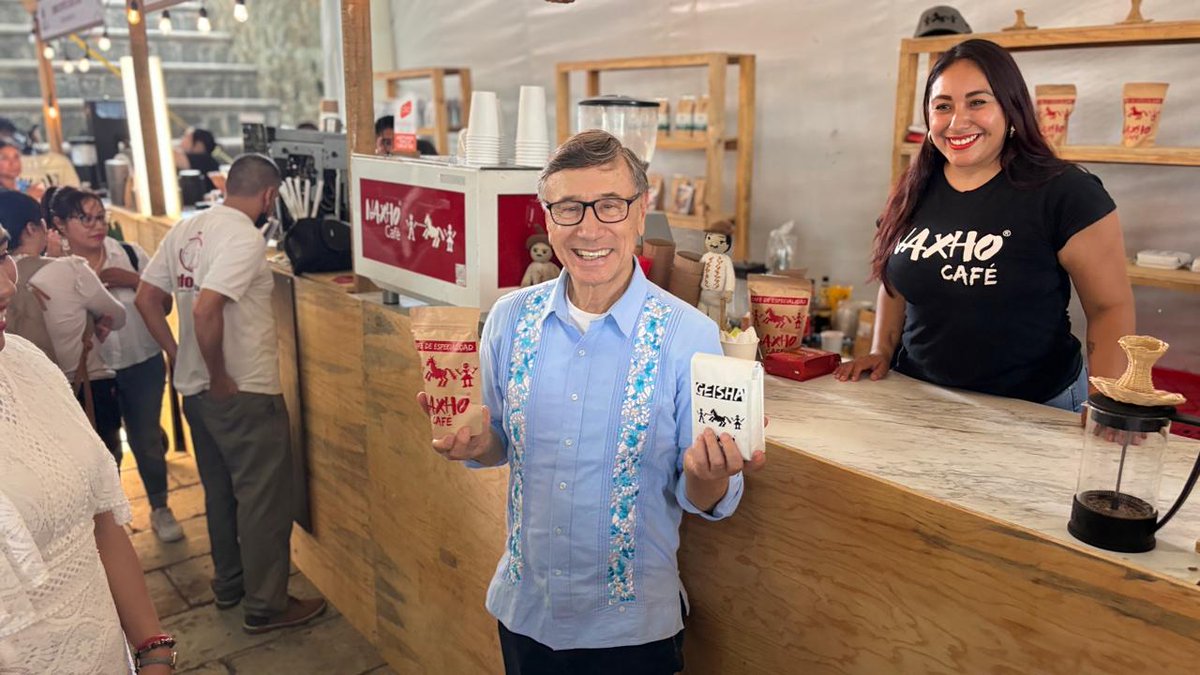 ¡Mucho éxito! a las y los productores de café oaxaqueño a quienes entregamos su ficha de análisis sensorial que acredita su café como de especialidad. Gracias por poner a México entre los más destacados del mundo. 4/4