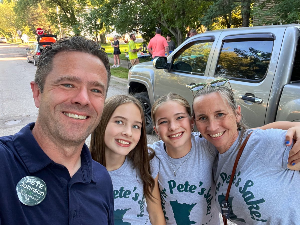 PeteJ_MN8A's tweet photo. So much fun hitting as many National Night Out parties as possible! Lots of great conversations, ice cream, and hot dogs.
#VoteforPetesSake #PeteJ8A #mnleg #duluth #MN8A https://t.co/xtQDd3VXIX