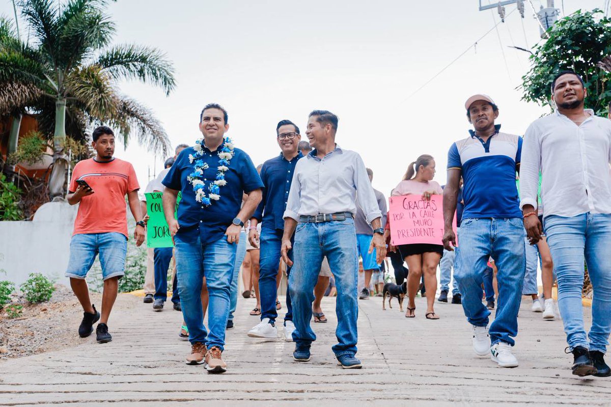jorgexsa's tweet photo. La calle El Pedregal de la colonia Niños Héroes es toda una realidad que beneficiará a sus habitantes para transitar con seguridad y que los servicios básicos lleguen de manera eficiente; todo esto con la gran participación de la ciudadanía a través del programa #ManoConMano. https://t.co/NUh4WrxUIR