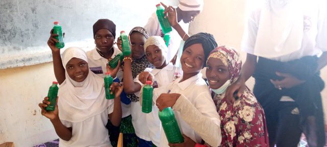 Expanding_Lives's tweet photo. Cleaning up! Close to half of the population of Niger live in extreme poverty.  It’s one root cause for girls not attending school or being withdrawn early.  One part of the Girls’ Leadership Conference focuses on ideas for income generation.

https://t.co/ARDnSWLLOV https://t.co/sqqajFDSGz