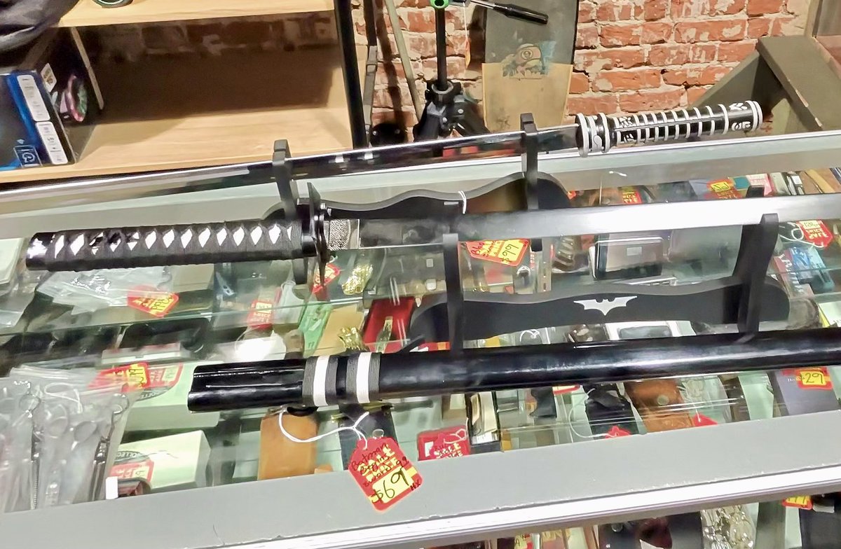 If <a href="/wesleysnipes/">Wesley Snipes</a> wants a real #Blade sword.. oddly I found one in a pawn shop in Torrance. It’s a solid real use sword- it makes me wonder.
<a href="/VancityReynolds/">Ryan Reynolds</a> <a href="/Kevfeige/">Kevin Feige</a>