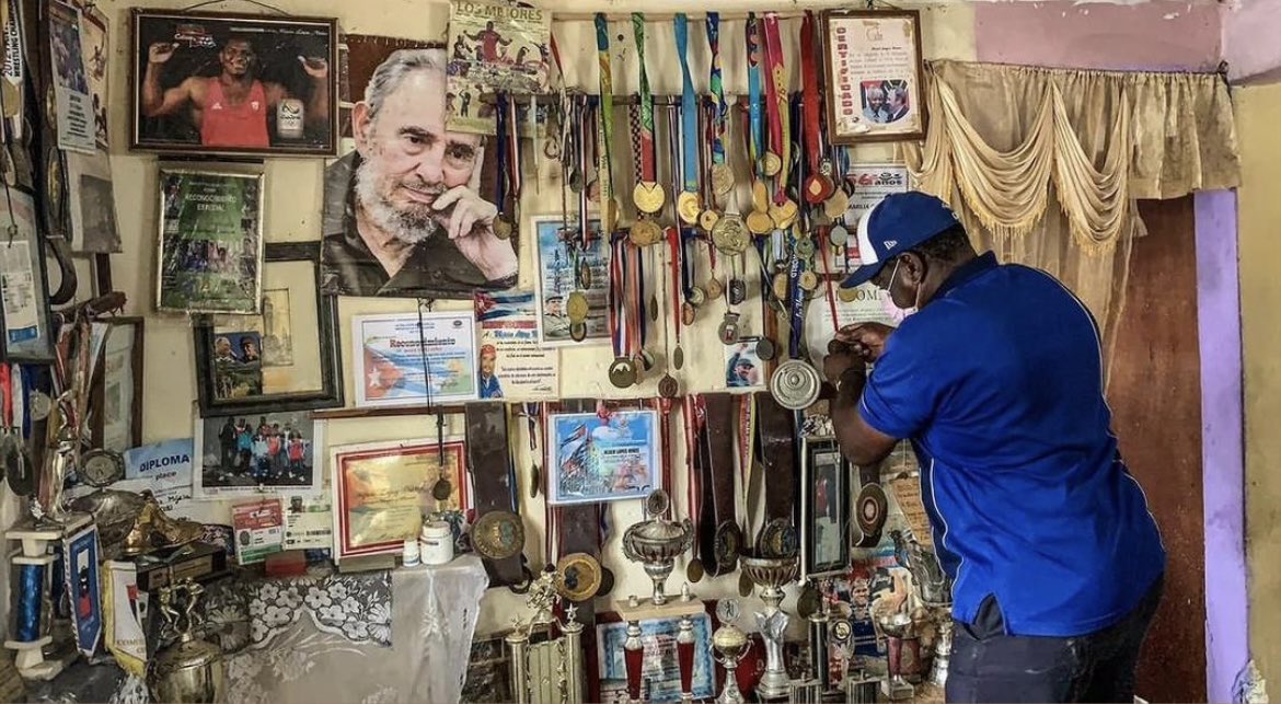 En su casa de Herradura, en Pinar del Río, colgará la quinta de oro, la que le faltaba para convertirse en leyenda! 😎