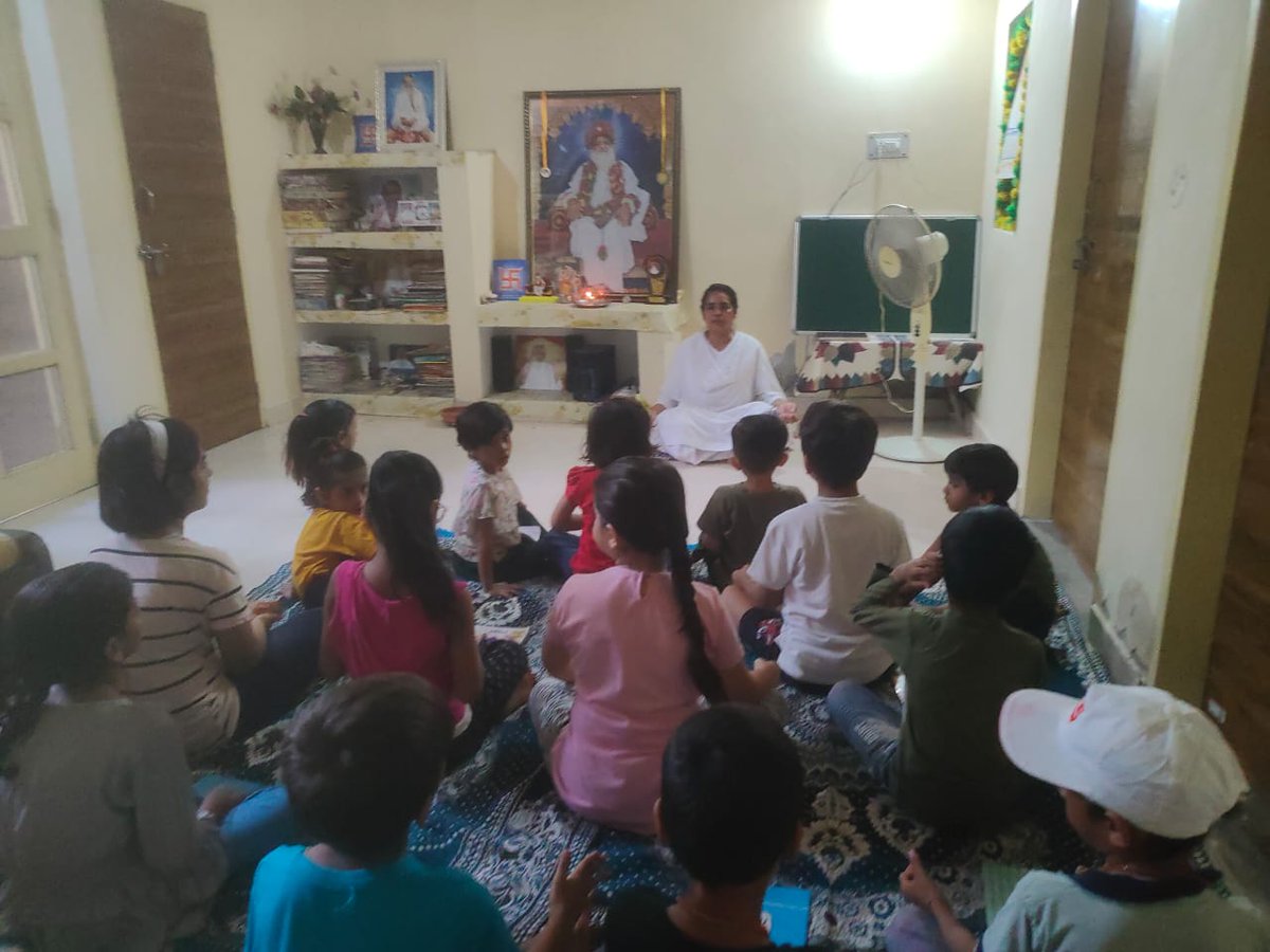 Balsanskarsewa's tweet photo. #SantShriAsharamjiBapu की प्रेरणा से
रेवाड़ी हरियाणा में हुए बाल संस्कार कार्यक्रम की झलकियाँ

📍कृष्णा नगर
📍कम्पनी बाग

 #Balsanskarkendra #balsanskarkendraofbapuji
#moralvalues #studentcamp
#balsanskar

Join YouTube Channel
https://t.co/8cSeIUfPbE https://t.co/8c1zhuk9gW