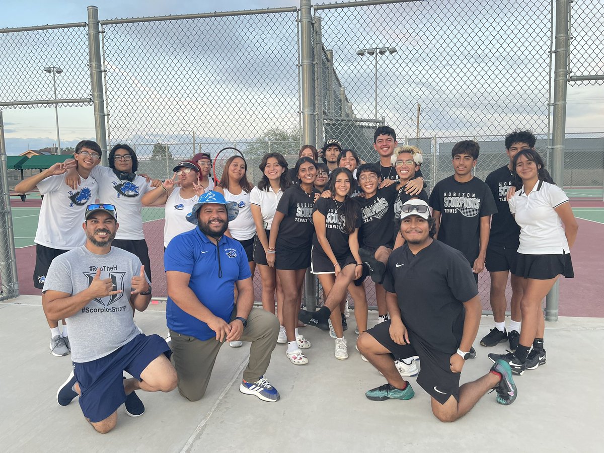 RgutierrezChgo's tweet image. First match in the books.  Great practice match Clint HS vs Horizon HS.  #ClintFamily #ClintTennis