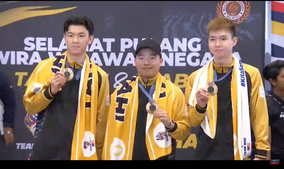 tangerineem1's tweet image. Our #Bronze medallist, #AaronChia #SohWooiYik #LeeZiiJia