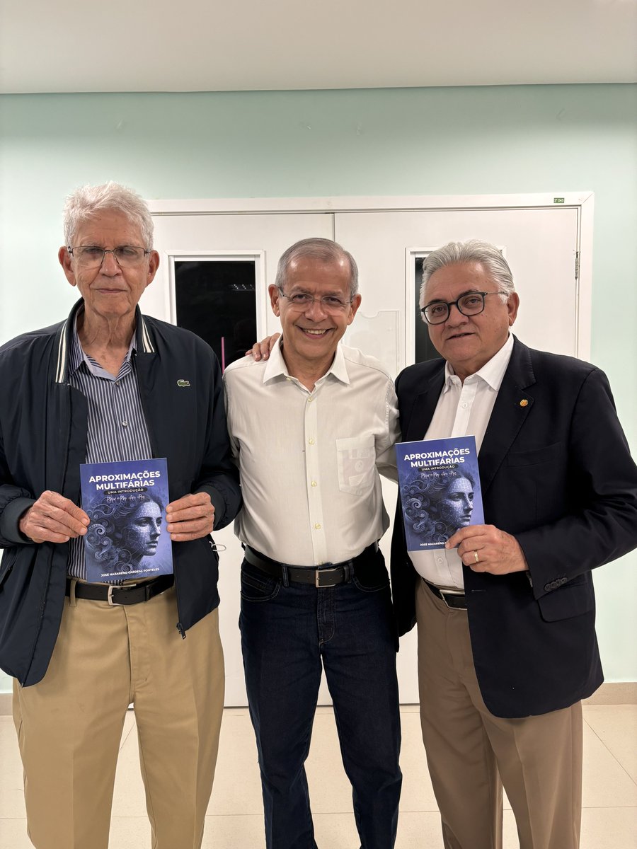 jurandifrutuoso's tweet photo. Ontem, em #Teresina_PI, além dos compromissos profissionais, tive o prazer de conversar com meus amigos #EugenioVilaça, consultor do #Conass e #NazarenoFonteles. Na ocasião, Eugênio e eu, fomos presenteados com o livro ‘Aproximações Multifárias: uma introdução’, de autoria do médico, professor, ex-secretário de saúde do Piauí e um apaixonado por matemática. Que Deus os abençoe!