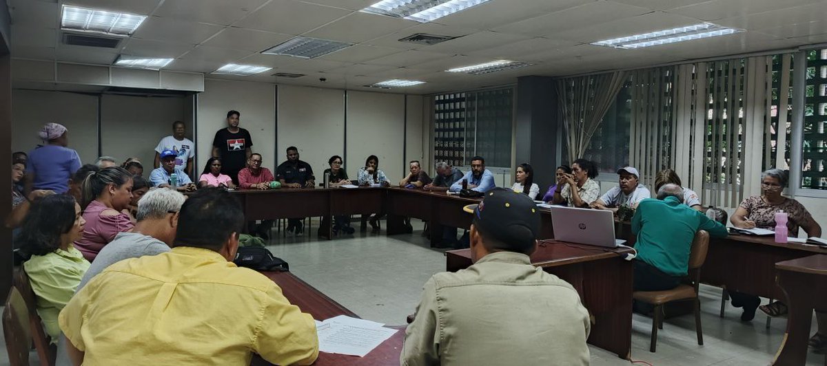 Desde el Mpio. <a href="/TupamaroCaroni_/">Tupamaro Caroní mrt</a> la tropa rebelde dijo presente en el Conversatorio Político Ideológico de la Coyuntura Nacional e Internacional post elecciones del 28J, con voceros políticos del municipio, en Aras de darle continuidad a la revolución bolivariana.
 <a href="/NicolasMaduro/">Nicolás Maduro</a>