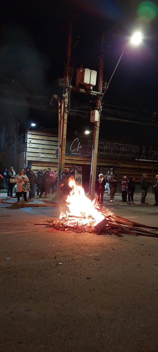 francis_87's tweet photo. Conchali nueva central las palmas Queremos LUZ!!! @Enel_Informa_CL 100 horaaaaaaasssss  SIN LUUUZZZ https://t.co/HF8gecV7f5