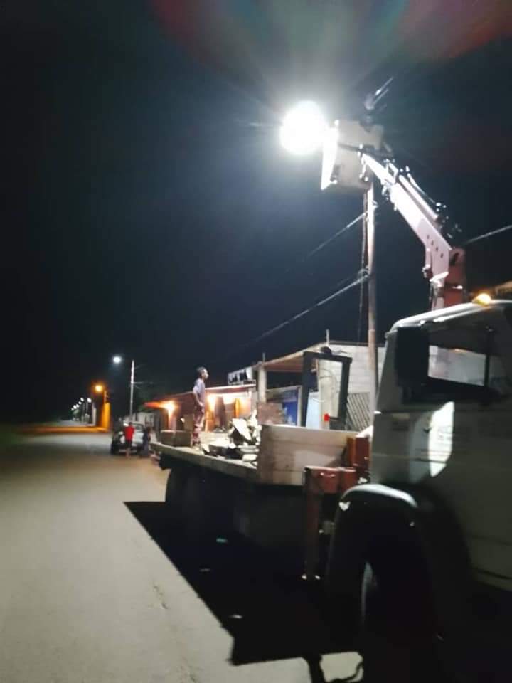 DonaireDonald_'s tweet photo. #6agosto #AlMomento Instalación de lámparas LED.  #DemostramosConHechos. @NicolasMaduro
@dcabellor
@jorgerpsuv @ConCiliaFlores @delcyrodriguezv @JoseGVielmaMora @pinfantea @josemvasquez 
#ChaoWhatsApp https://t.co/bxIV8jcb9k
