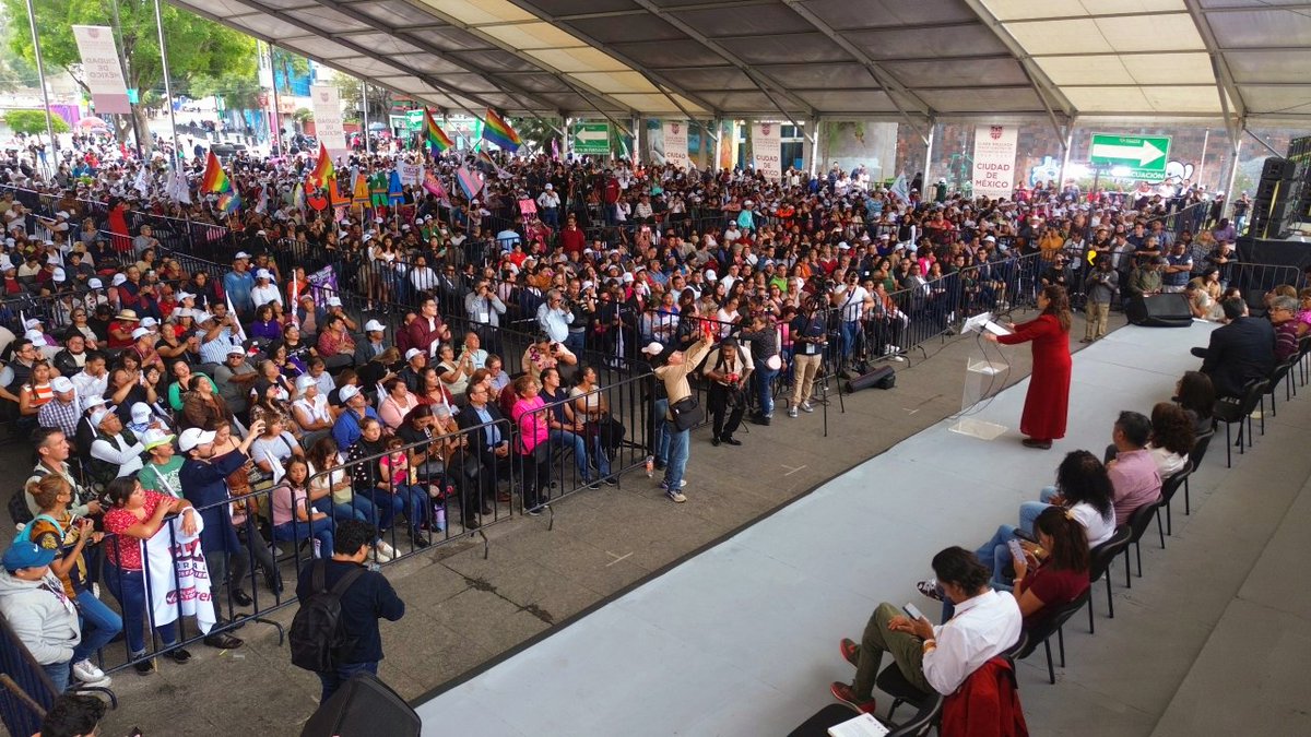 ClaraBrugadaM's tweet photo. En #Iztapalapa tuvimos una votación histórica y amor con amor se paga; vamos a gobernar la Ciudad de México con el corazón lleno de Iztapalapa, haciéndole justicia, porque la queremos más igual a la ciudad, con derechos plenos y mayor apoyo a los que menos tienen. Eso es combatir las desigualdades, y lo vamos a lograr trabajando en coordinación con la próxima alcaldesa @ALEIDAALAVEZ y nuestros diputados y diputadas federales y locales electos.

¡Te amo Iztapalapa, muchas gracias por su gran apoyo!

#ClaraJefaDeGobierno
