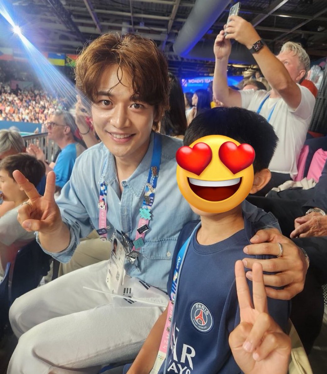 Leeanngyul's tweet photo. "ga ada yang lebih cinta sama SHINee selain membernya sendiri"

Minho pake SHINee's friendship ring, Jonghyun's ring, sama SHINee pins 🥹💎 https://t.co/0kR0qDwT2p