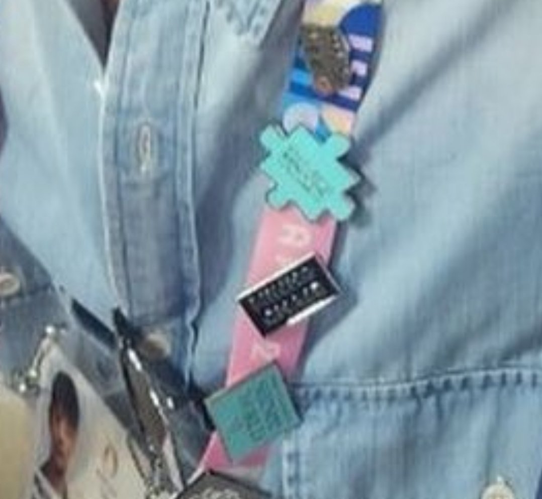 Leeanngyul's tweet photo. "ga ada yang lebih cinta sama SHINee selain membernya sendiri"

Minho pake SHINee's friendship ring, Jonghyun's ring, sama SHINee pins 🥹💎 https://t.co/0kR0qDwT2p