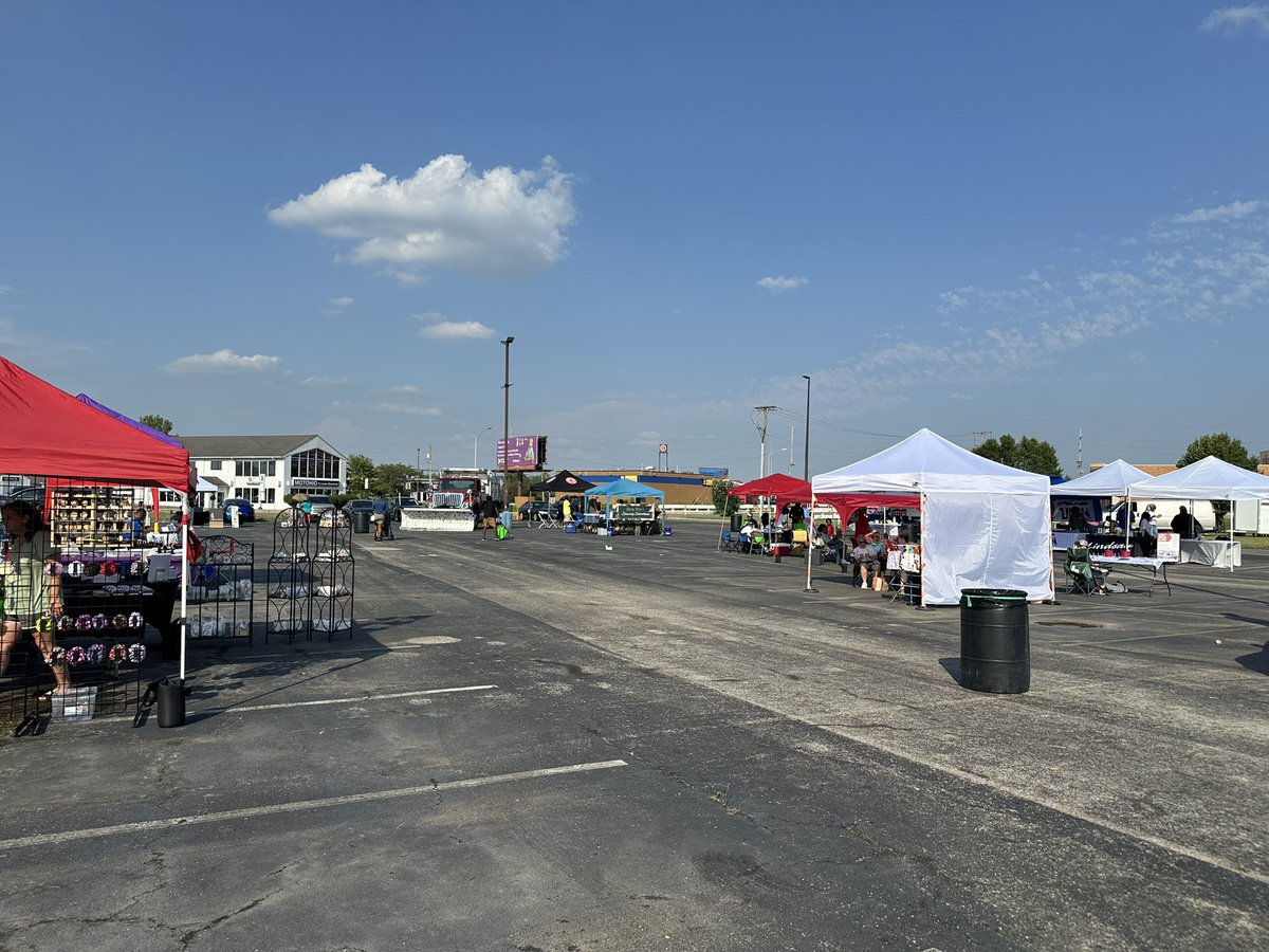 Representing <a href="/ColumbusGSEAC/">Greater South East Area Commission</a> on #NationalNightOut! Building community and our relationships with <a href="/ColumbusPolice/">Columbus Division of Police</a> is vital to its success. Also, much appreciation to @ColumbusCouncil President <a href="/SG_Hardin/">Shannon Hardin</a> and Councilmember <a href="/nancydayachauer/">Nancy Day-Achauer</a> for stopping by!