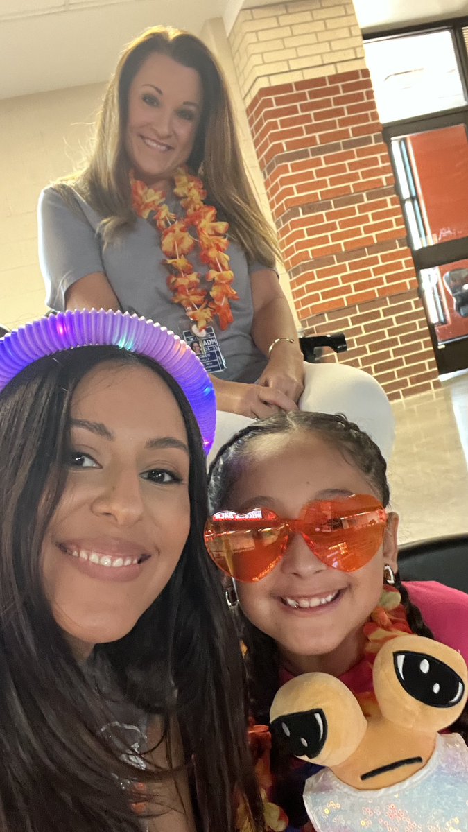 candace_oh's tweet photo. When @CPECougars has a hype girl like this one, CPE wins the Spirit Stick! 🥳🎉 👏🏼 I lost my voice and pulled a muscle, but it was well worth it! 😂 #LPlegacy #BestNeverRest #chooseLP https://t.co/hLGwvM1ZOq