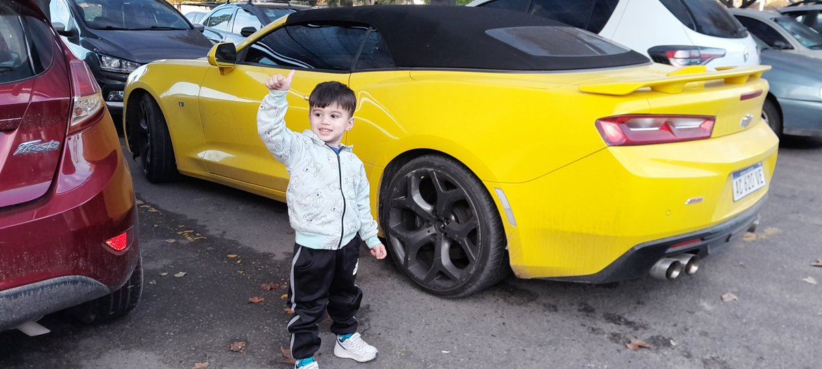 diegomen95's tweet photo. La hermosa expectativa... la cruda reaalidad... algun dia vamos a tener un auto amarilloo.. https://t.co/0BJhRRusmo