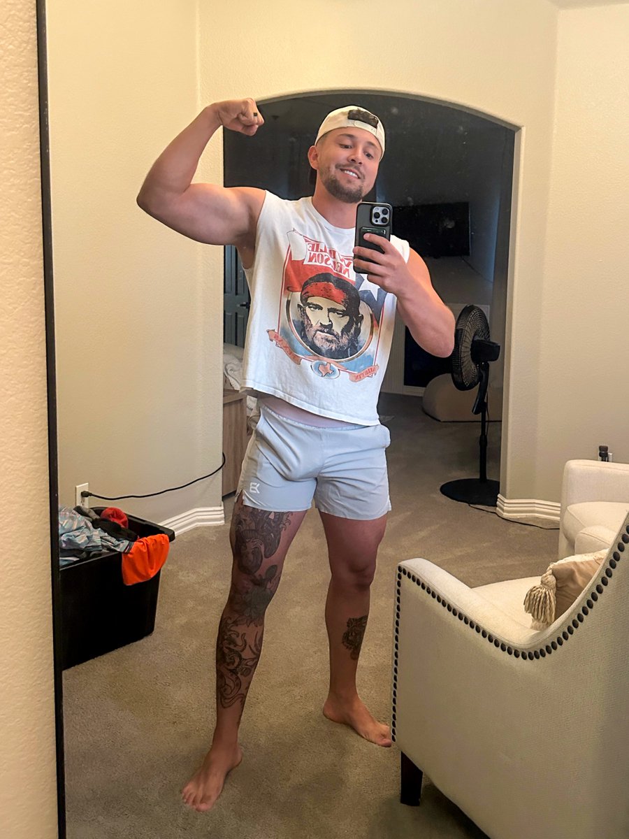 imreadyfreddy_'s tweet photo. What yall doing tonight? 🫣🥵 rt for a surprise ;) 

Free OF👇🏼
https://t.co/FlOZDZaFRQ https://t.co/OmsbkhT8ga