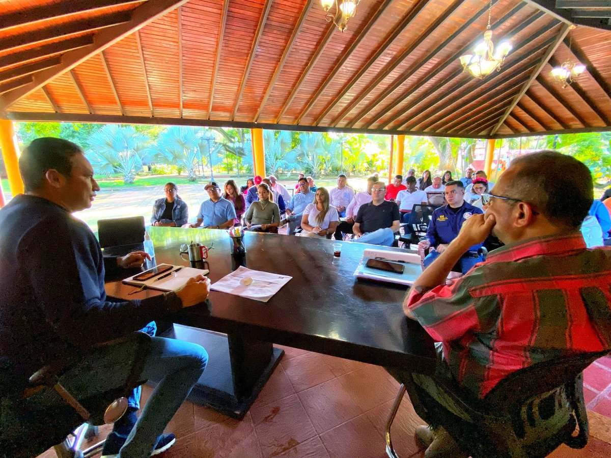 Hemos desarrollado una mesa de trabajo con el Gabinete de Gobierno Ampliado en la que evaluamos los avances que ha tenido la gestión en cada uno de los municipios de Guárico y así afinar la Agenda Concreta de Acción para avanzar en el desarrollo integral de nuestro estado.