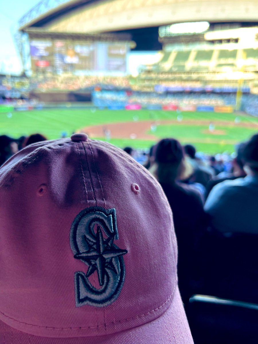 Enjoying America’s favourite pastime <a href="/TMobilePark/">T-Mobile Park</a> with <a href="/Mariners/">Seattle Mariners</a> and <a href="/MarinerMoose/">Mariner Moose</a>! Go M’s!! #TridentsUp #Mariners  #baseball #datenight
