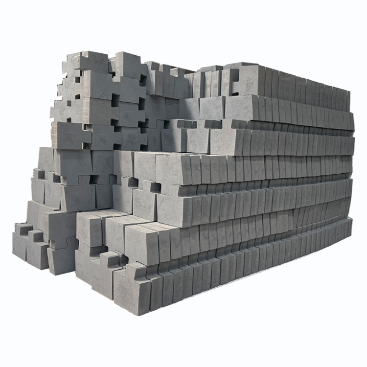 XinyRefractor's tweet image. Upgrade your refractory game with our innovative Si3N4-SiC Bricks! Perfect for blast furnace tuyeres and aluminum electrolytic cell linings. 🔥👷‍♂️ #RefractoryMaterials