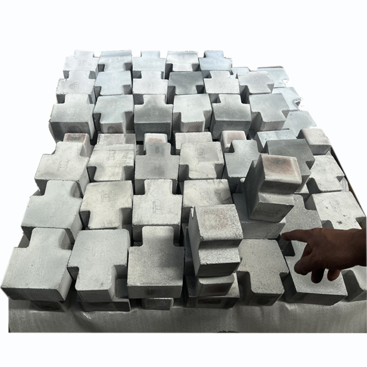 XinyRefractor's tweet image. Upgrade your refractory game with our innovative Si3N4-SiC Bricks! Perfect for blast furnace tuyeres and aluminum electrolytic cell linings. 🔥👷‍♂️ #RefractoryMaterials