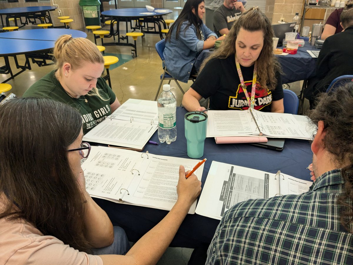 spacegirl_7's tweet image. @SMS_Wolverines teachers had another good day of PD. Seating charts and student scenarios. Seating charts can help prevent behavioral issues and avoid distractions or excessive talking. Two claps Wolverines! 👏👏 @HaysCISD @MarivelSedillo
