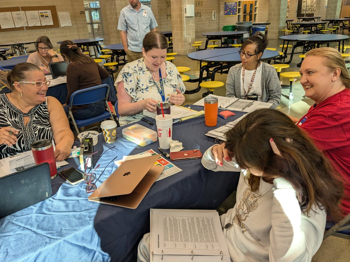 spacegirl_7's tweet image. @SMS_Wolverines teachers had another good day of PD. Seating charts and student scenarios. Seating charts can help prevent behavioral issues and avoid distractions or excessive talking. Two claps Wolverines! 👏👏 @HaysCISD @MarivelSedillo