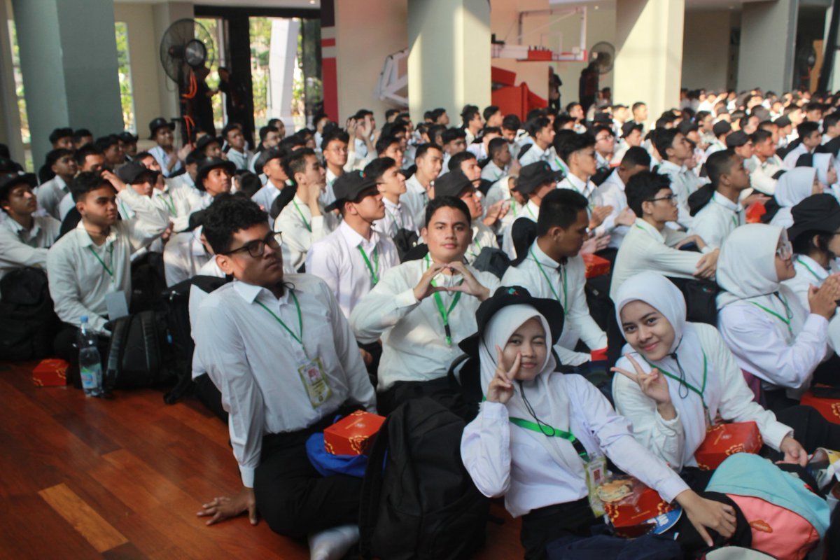 mpkmbsv_ipb's tweet image. [DAY - 1 MPKMB 61 SV IPB]

Waktu terasa begitu cepat, ternyata kita kemarin kita sudah ada di Day 1 MPKMB. Mimin terharu deh ngeliat para maba yang semangat dari pagi sampai selesai🤩🤩🤩

Mimin menunggu antusias kalian di Day 2👀👀👀

#IPBInDiversity