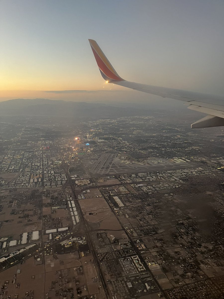 dehosteel's tweet image. Wheels down in Vegas for black hat /defcon