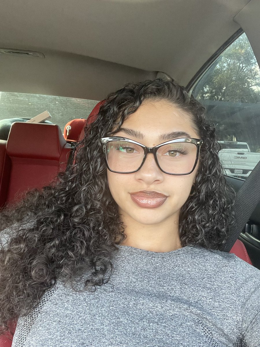 JahnnMarie's tweet photo. evb ask are my glasses real lol. yes very much blind! https://t.co/qIwZoLviRP