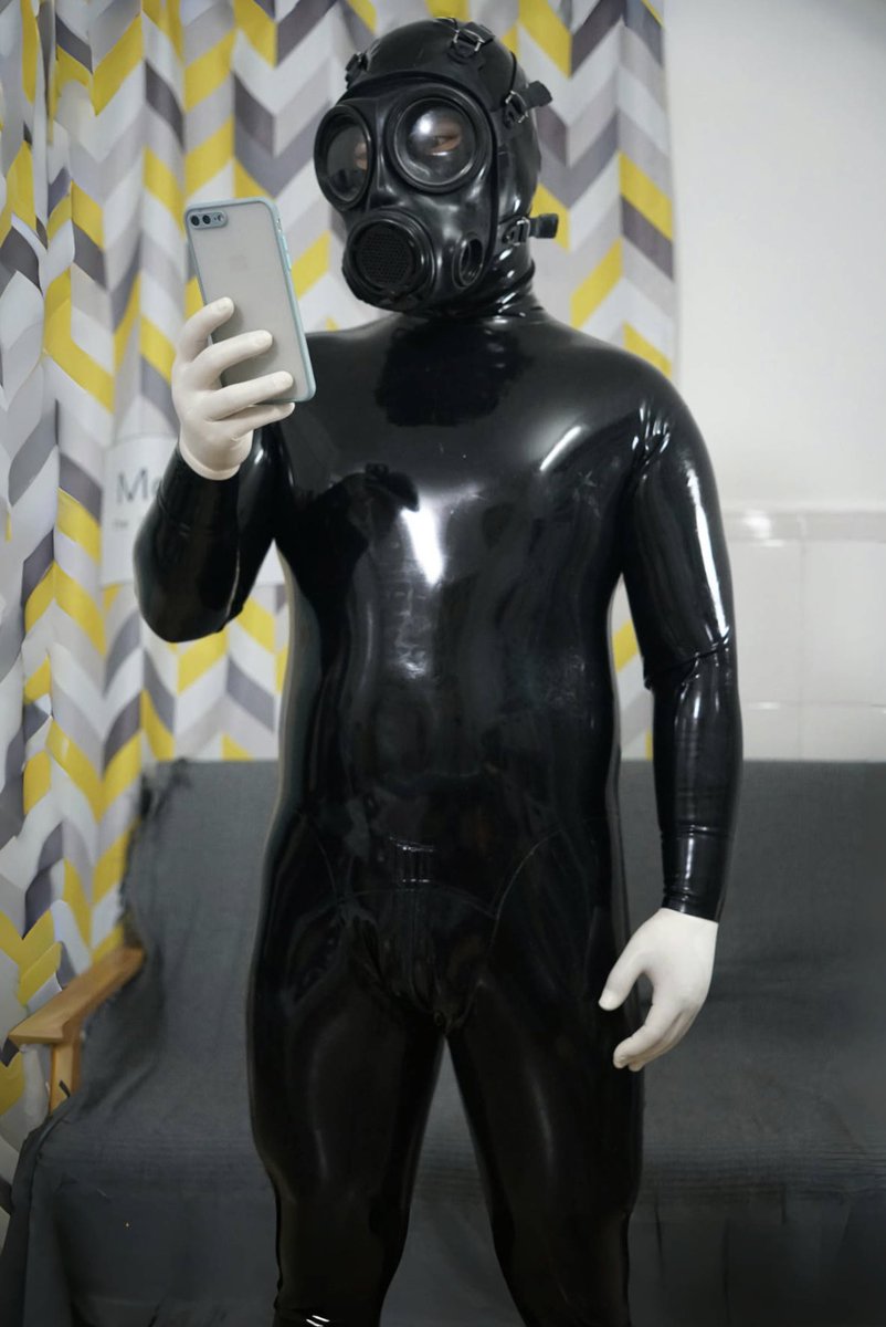 sisi468's tweet photo. @Latex_Forever 😎😎😎 https://t.co/YN5Skr3b5E