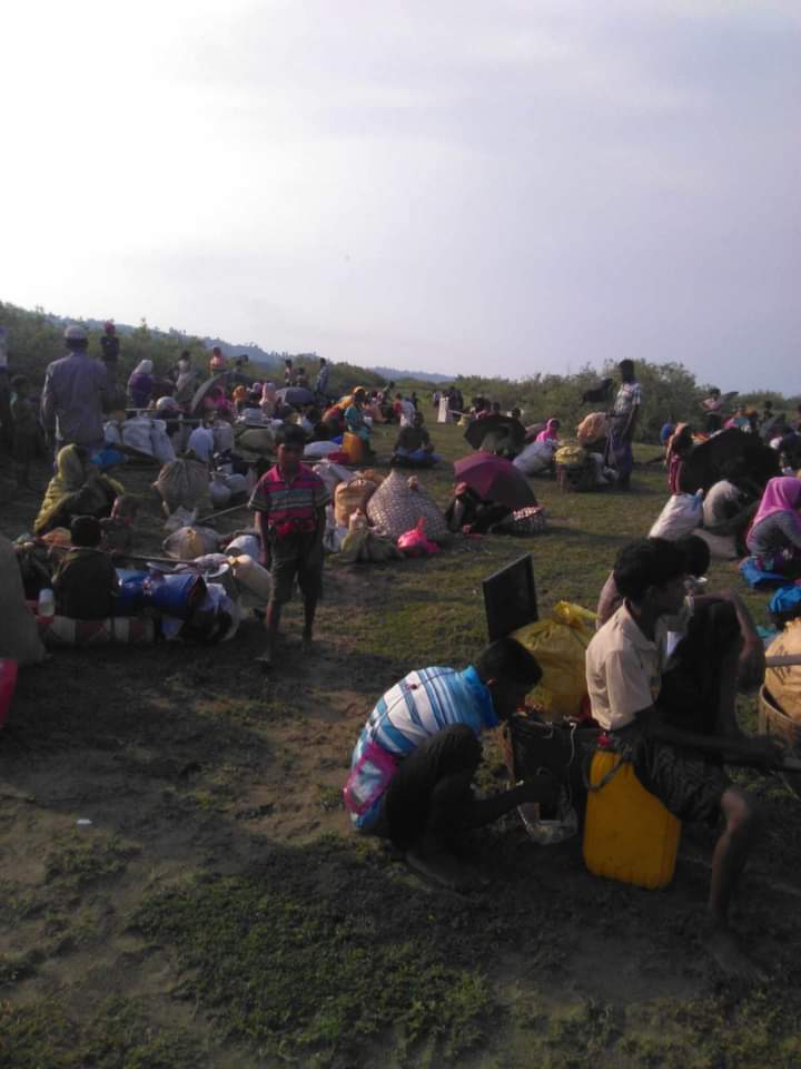 NejamatA62951's tweet photo. While the world is busy with other issues, while media and journalists not focusing on #Rohingya issue, the #Genocide again unfolded in #Arakan State. Arakan Army (AA) killed more than 200 on Aug 6th in #Maungdaw town, thousands are on the way to cross Naf River.

#SaveRohingya https://t.co/iPAIf9jg2F