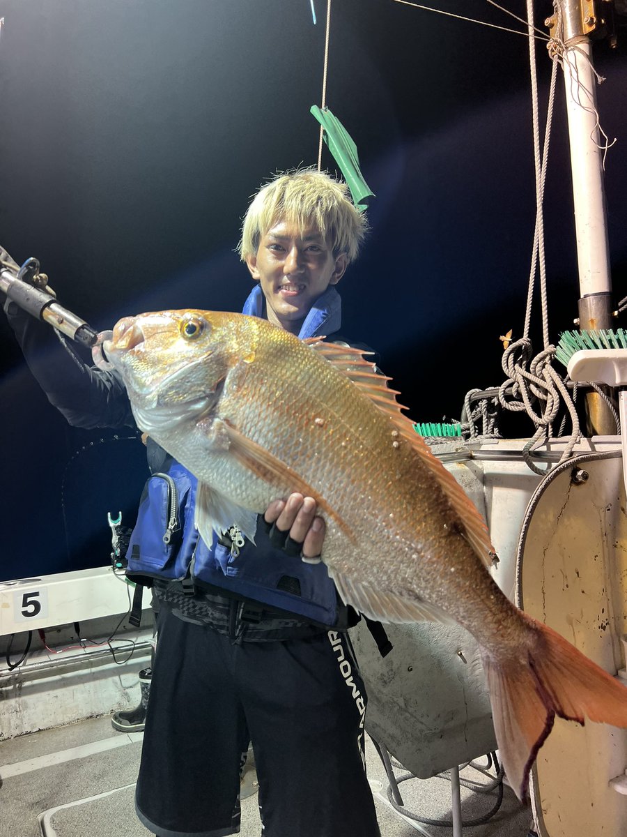 釣り部入部しました！！
でっかい鯛も釣れた🐟
気付いたら飯塚の部活全部に入部してました。笑
ゴルフ部、スポーツ部、ツーリング部、釣り部、youtu部、、、
楽しむ所は楽しんで、あとはレース頑張ります😭🔥