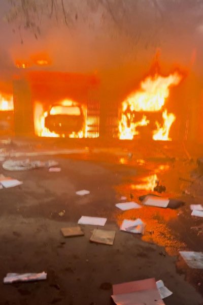 Mrsinha's tweet photo. That house belonged to a famous Hindu Musician of #Bangladesh Rahul Ananda. IsIamists set it on Fire last night...

But Believe in ISIS toilet cleaners....all is well there....No Hindu is being attacked... No genocide is happening.. https://t.co/YTdL9jrSIX