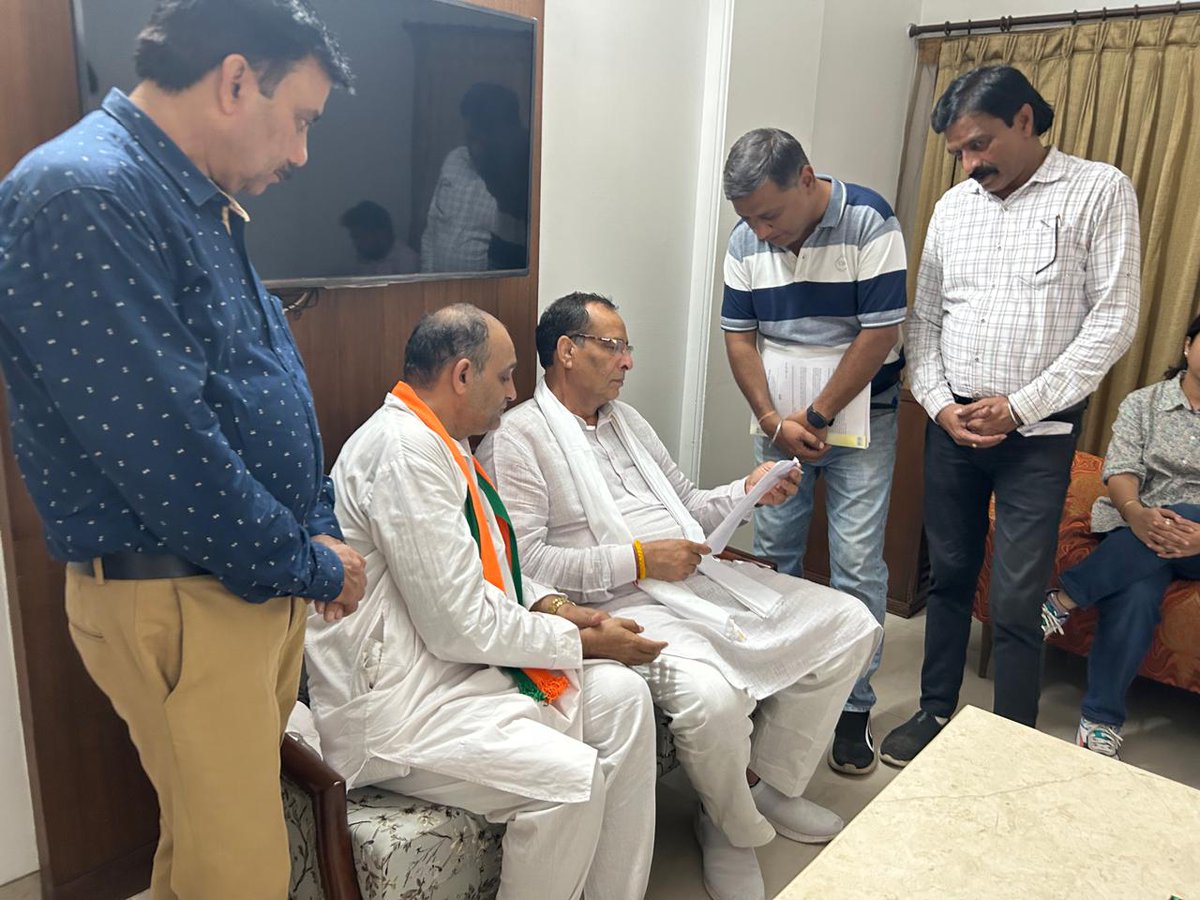 kumar_rish40886's tweet photo. @cmohry @AmitShah @dpradhanbjp @BJP4Haryana @NayabSainiBJP @VigyanShar87215 भाजपा प्रदेश अध्यक्ष बोले सभी को मालिकाना हक मिलेगा,जल्दी ही सीएम से बात करेंगे और डबल यूनिट रजिस्ट्री खुलवाने का हल निकलेंगे ,लाखो लोगो को राहत मिले एवम प्रधान मंत्री जी का सपना सबका घर हो अपना साकार हो। https://t.co/dUE8Au6JpH
