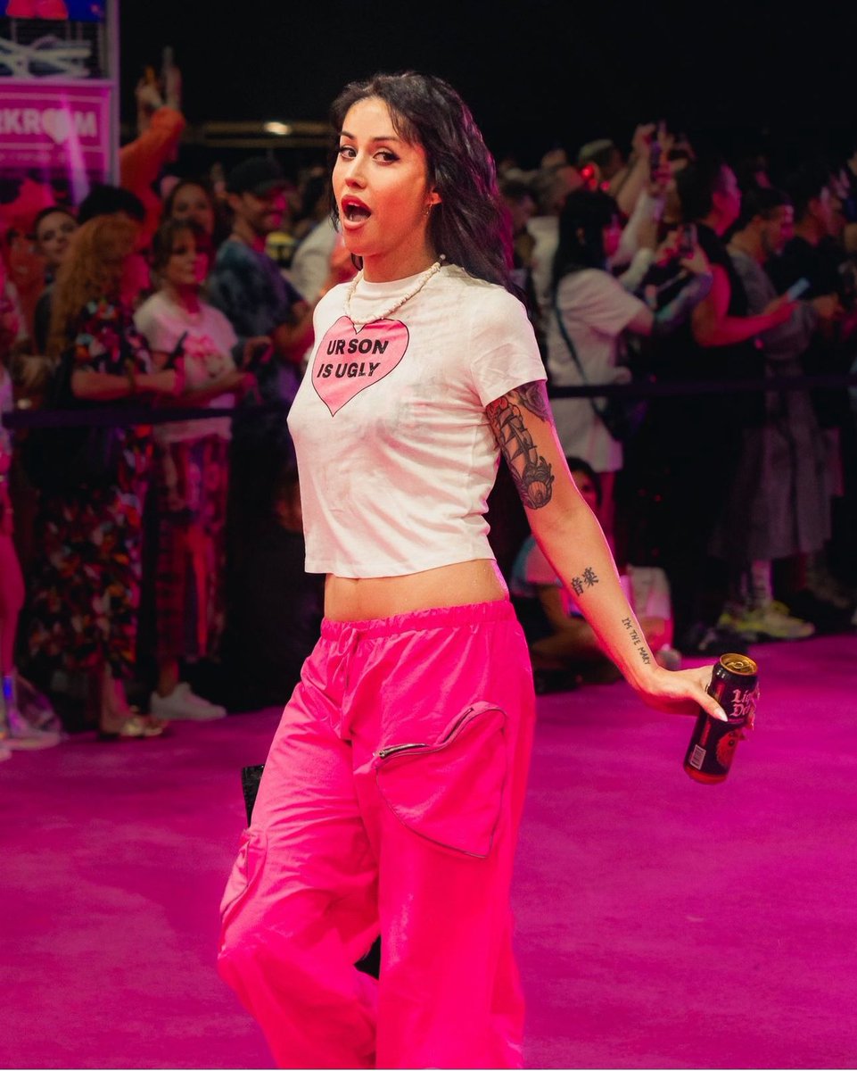 AdoreDelano's tweet photo. i think i’m gonna be me from the pink carpet for halloween this year https://t.co/DSZ79XkpPS