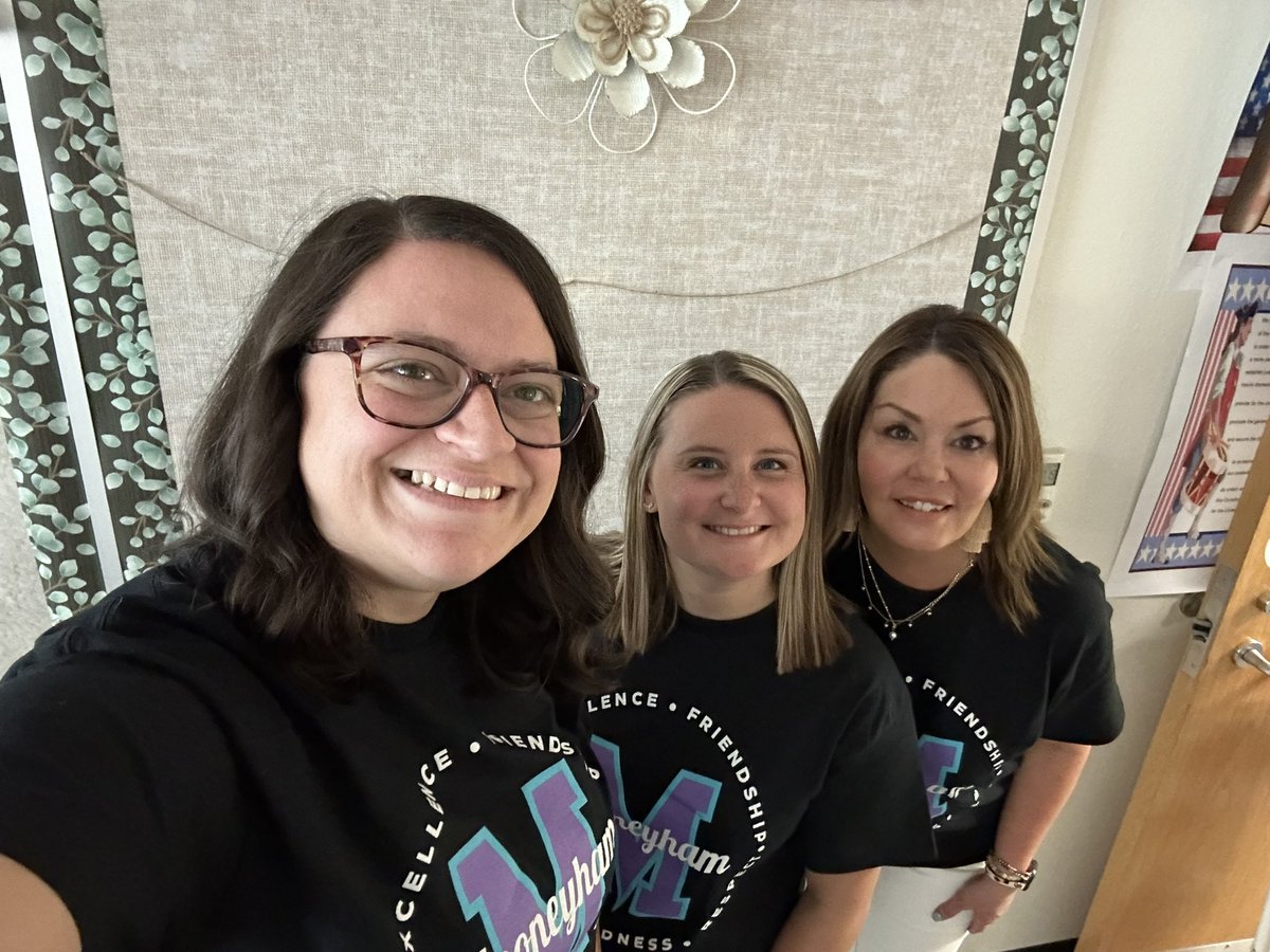 bennadventures's tweet image. So ready to rock another year with these amazing teachers 💜🩵 #4thgradeteam #surroundyourselfwithgreatpeople #lovethepeopleyouworkwith #familynotcoworkers