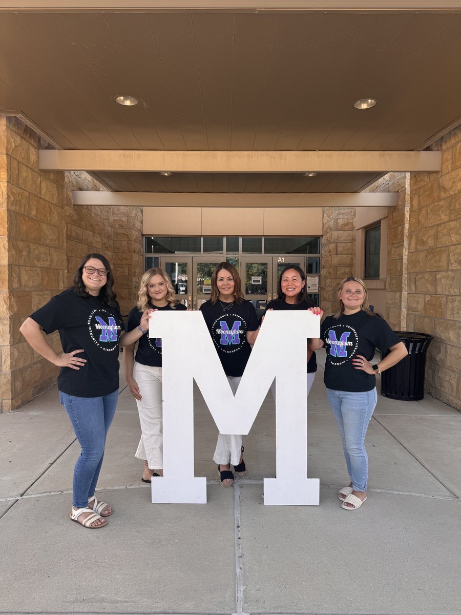 bennadventures's tweet image. So ready to rock another year with these amazing teachers 💜🩵 #4thgradeteam #surroundyourselfwithgreatpeople #lovethepeopleyouworkwith #familynotcoworkers
