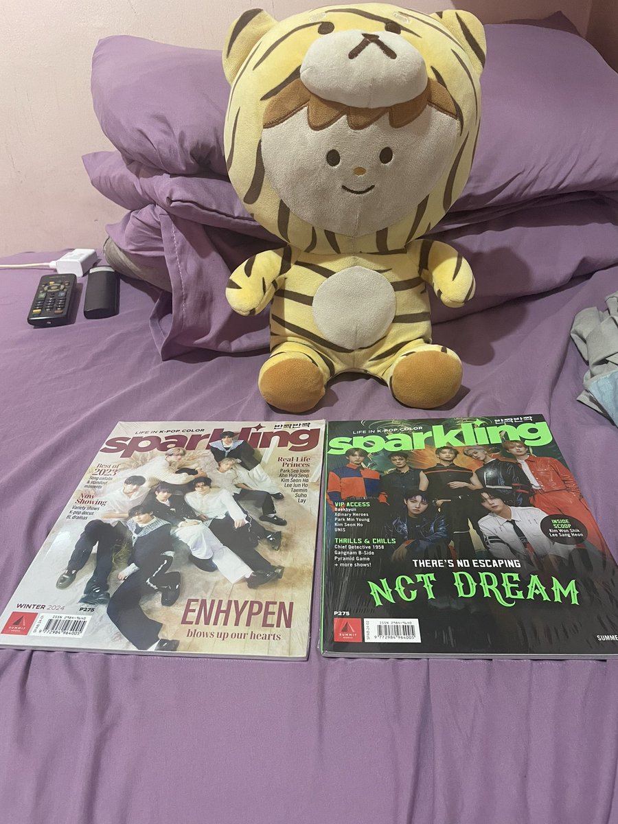 May batang masaya today. Excited to read my <a href="/SparklingMag/">Sparkling Magazine ✨️</a> copies while on lunch break 🫶🏻🫶🏻🫶🏻