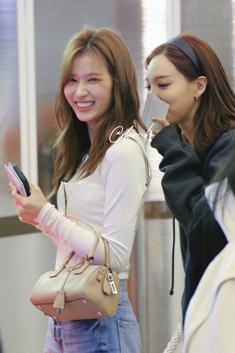 welcome back serena van der woodsen and blair wardolf from gossip girl