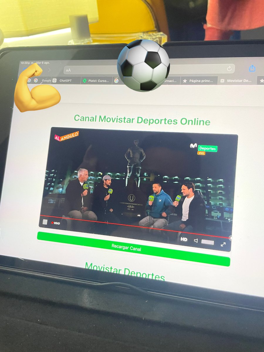 giova9103's tweet photo. #alangulo #enelmonumental descansando viendo el programa https://t.co/PTrTxBnlIq