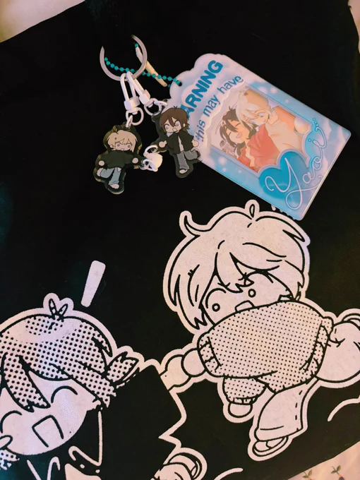 THE LITTLE CHARMS CAME IM SCREAMINGGGGGGGG 