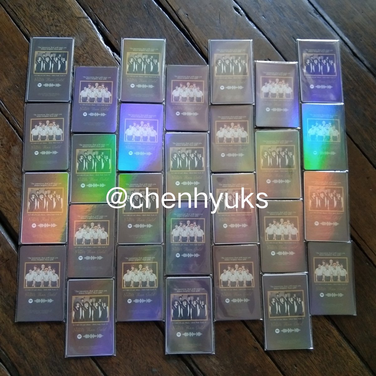 chenhyuks's tweet photo. 🌈Holographic🌈
We got 2 versions! Dream()scape Version &amp; MFAL Version, choose the version you want 🤗 1:1 only 

Mali pa nga naging size nung Dream()scape Ver. kaya nagka margin ewan lutang na ata ako nito 😭 but I hope u still choose it! 🤗

#THEDREAMSHOW3INMNL  #TDS3inManila https://t.co/vyFtHadMT0
